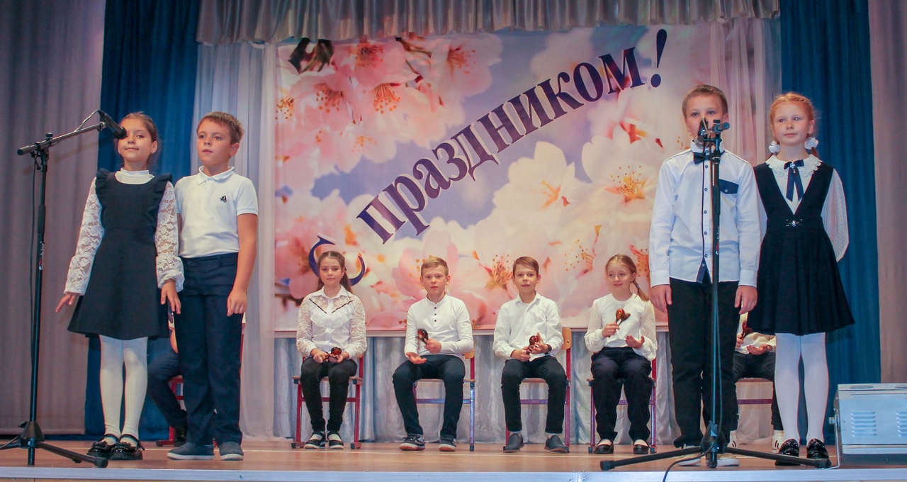 В Ржеве поздравили учителей и воспитателей