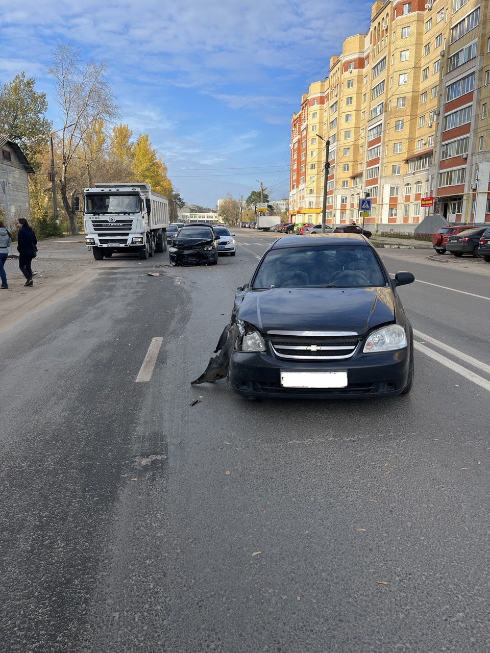 В Твери пассажир получил травмы в ДТП с двумя иномарками