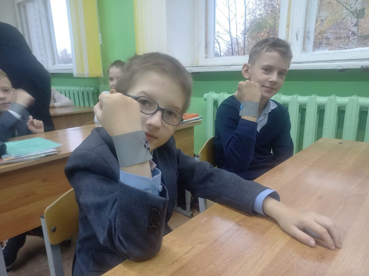 В ржевской школе прошел мастер-класс "Засветись - стань заметен на дороге!"