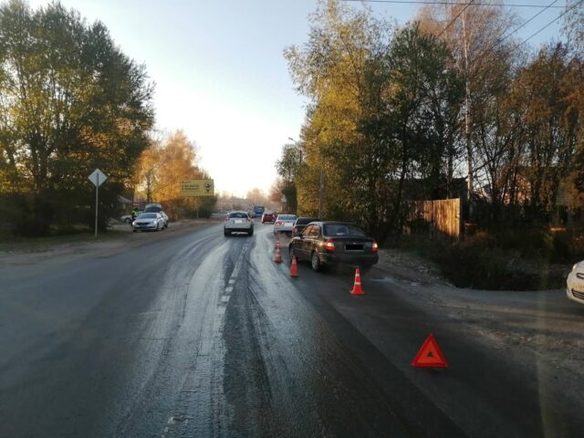 В Твери в столкновении трех иномарок пострадал 5-летний ребенок В Твери в столкновении трех иномарок пострадал 5-летний ребенок