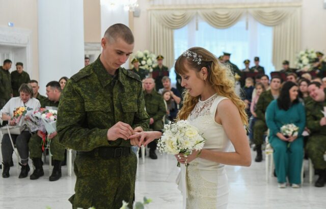 В Твери 26 мобилизованных защитников Отечества заключили браки В Твери 26 мобилизованных защитников Отечества заключили браки