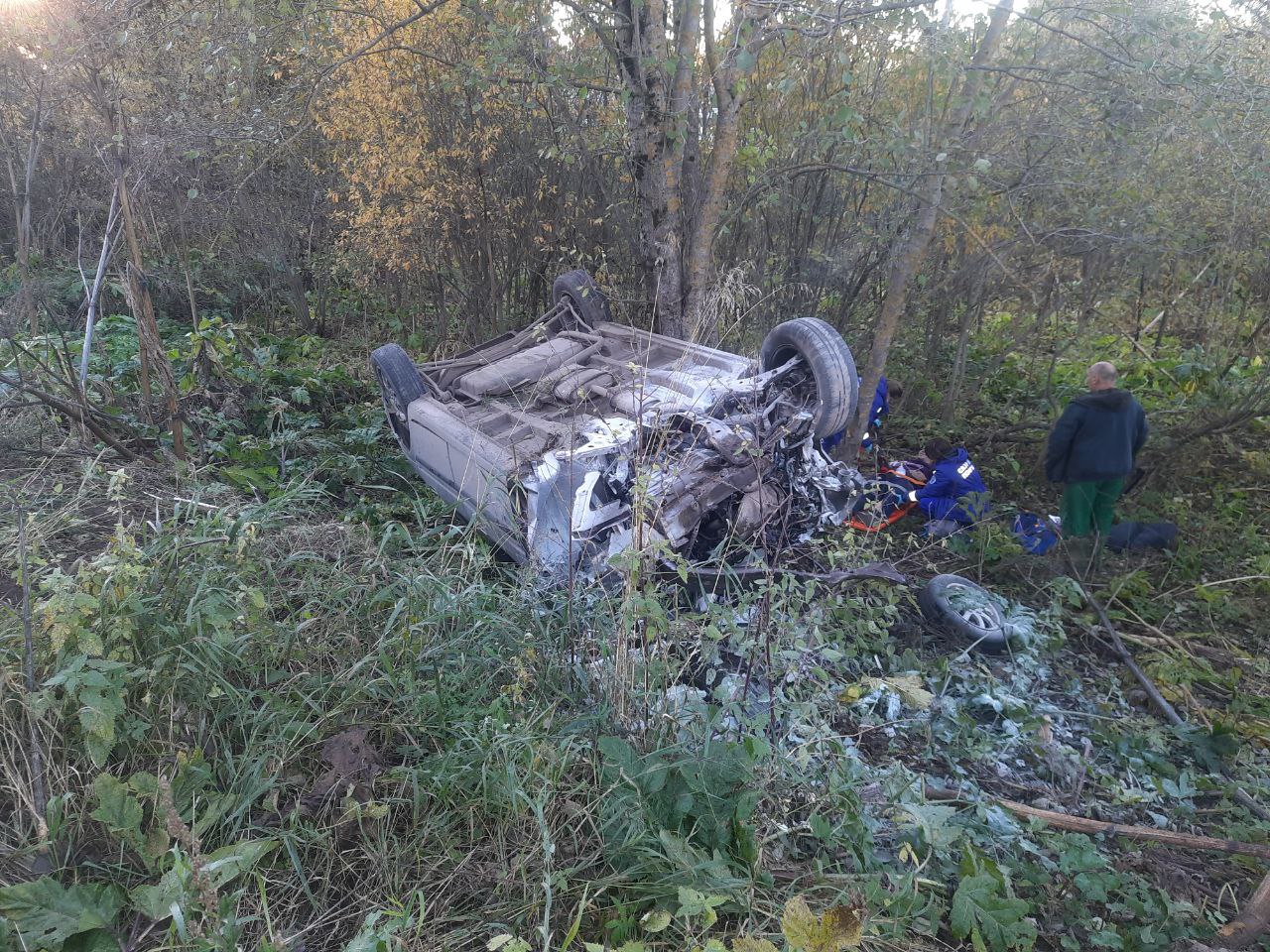 В Тверской области иномарка перевернулась от столкновения с грузовиком