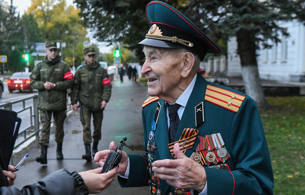 В пункте встречи пополнения в Твери проходят патриотические встречи с ветеранами