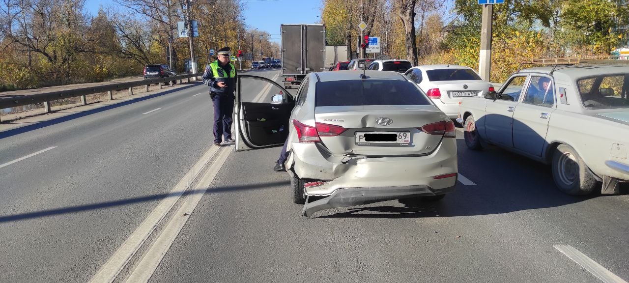 В Твери в аварии серьезно пострадал водитель