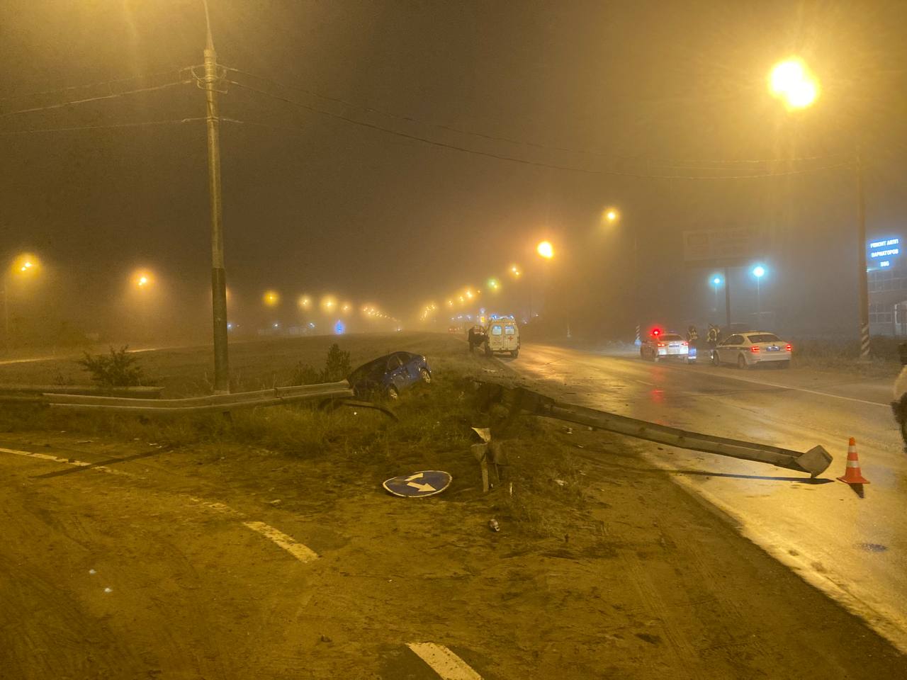 В Твери водитель снес ограждение и оказался в кювете