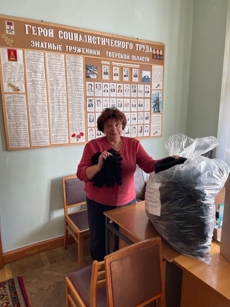 Со всем теплом: ветераны Тверской области вяжут тёплые перчатки и носки для мобилизованных земляков Со всем теплом: ветераны Тверской области вяжут тёплые перчатки и носки для мобилизованных земляков