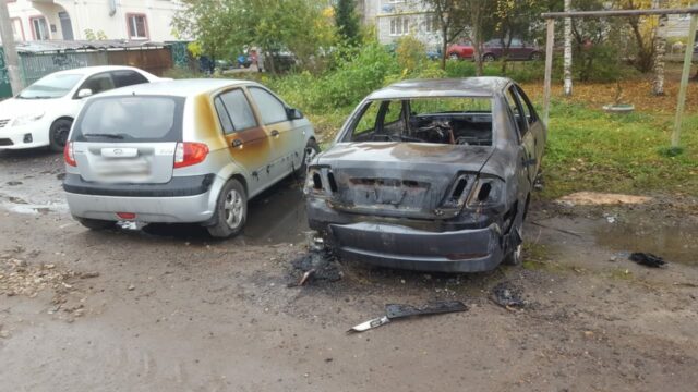 Ночью в Твери загорелся автомобиль