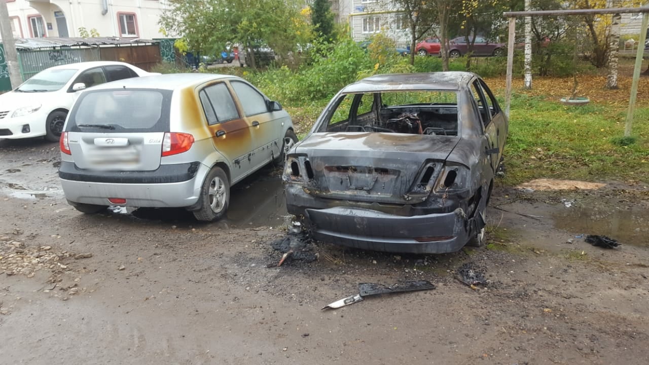 Ночью в Твери загорелся автомобиль