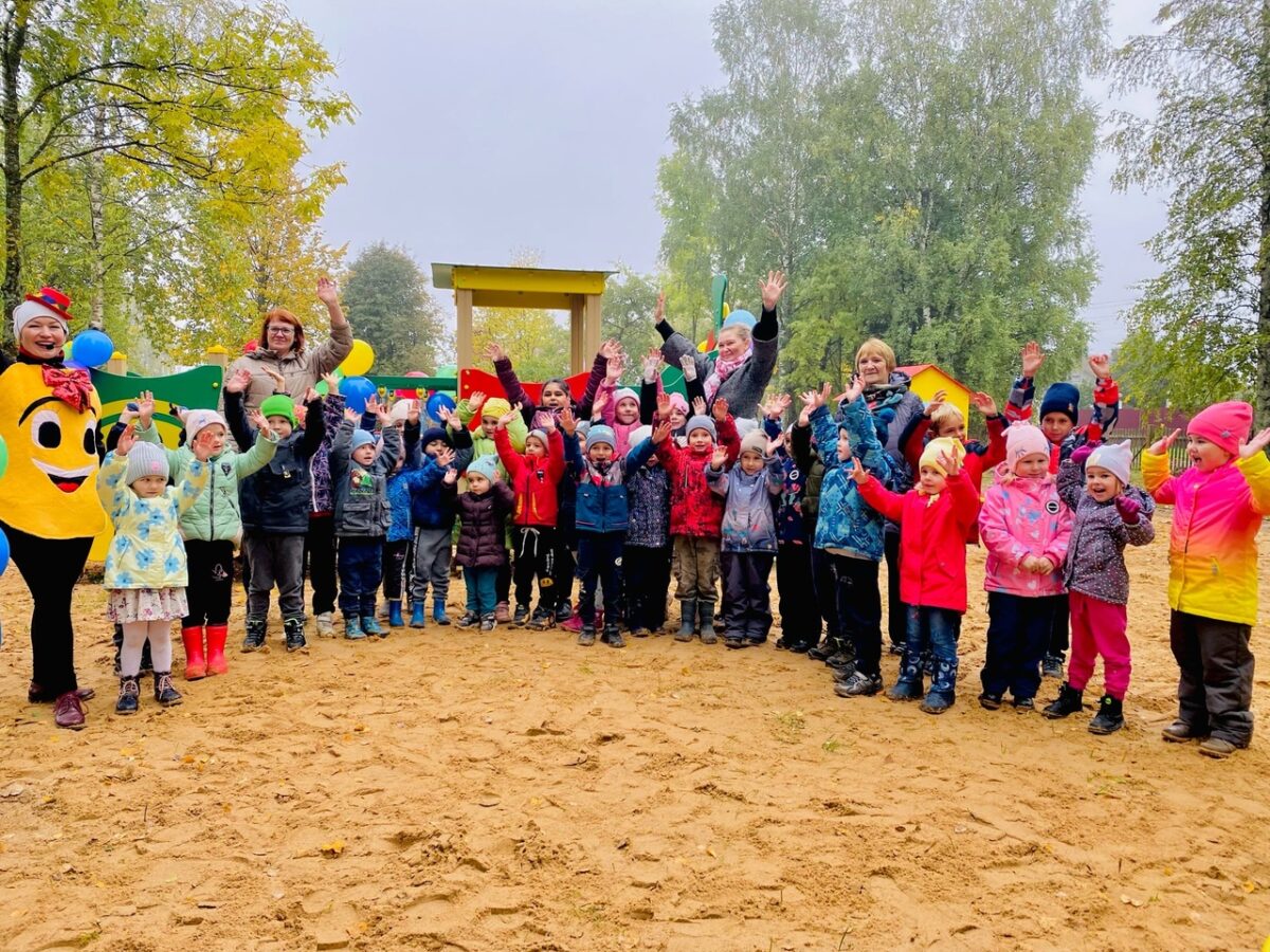 Новую игровую площадку открыли в детском саду Лихославльского округа