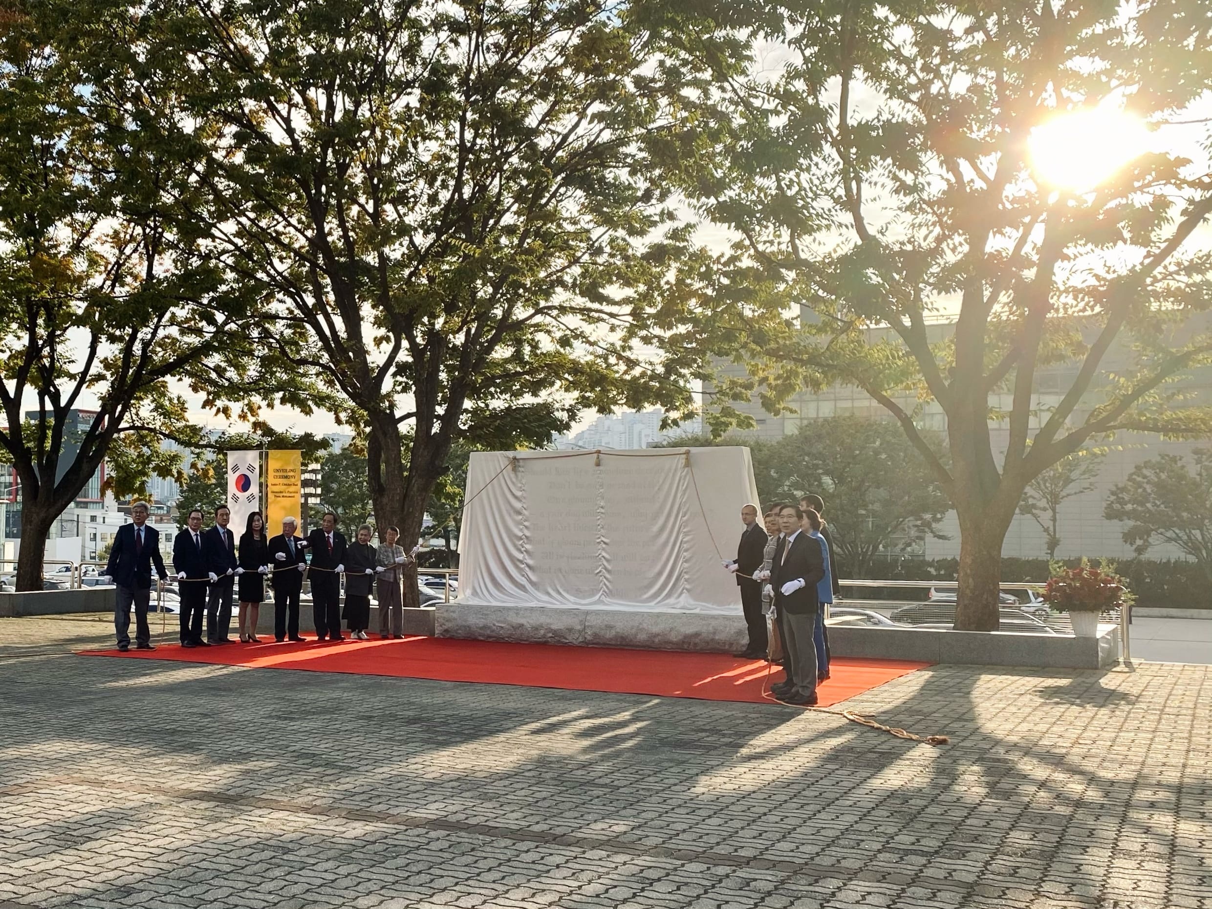 В Южной Корее появилось сразу два новых культурных объекта в память о русских писателях