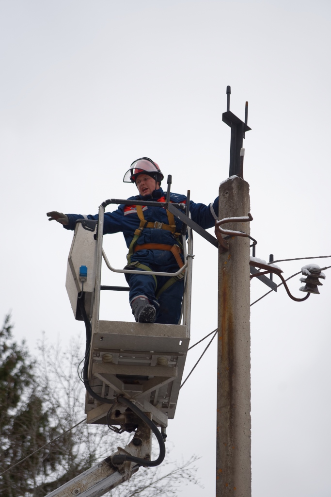 Бригады Тверьэнерго восстанавливают электроснабжение потребителей, обесточенных непогодой