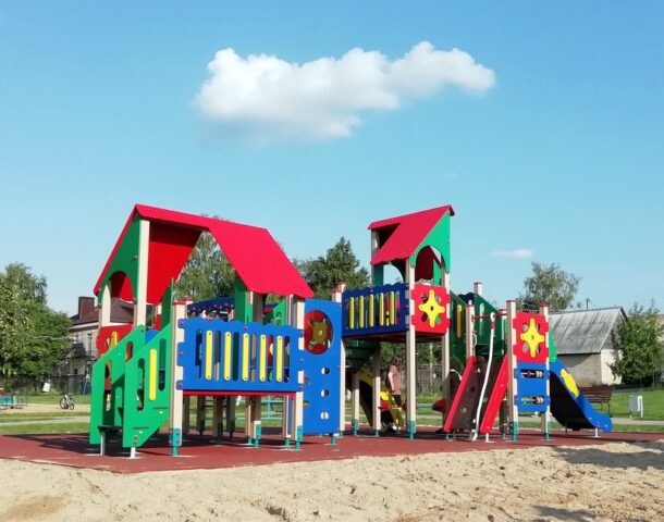 В Тверской области выполнен проект по установке игровых комплексов возле детских садов