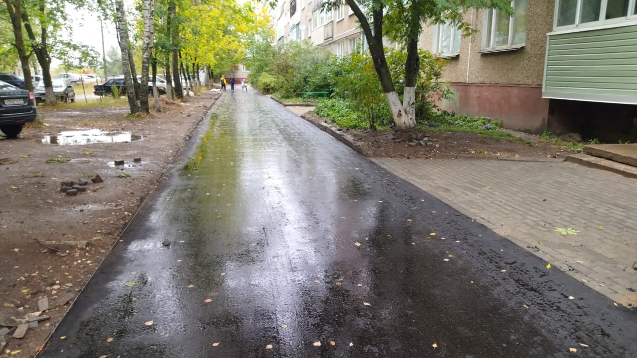 «Единая Россия» по обращению жителей проверила состояние дороги в городе Бологое