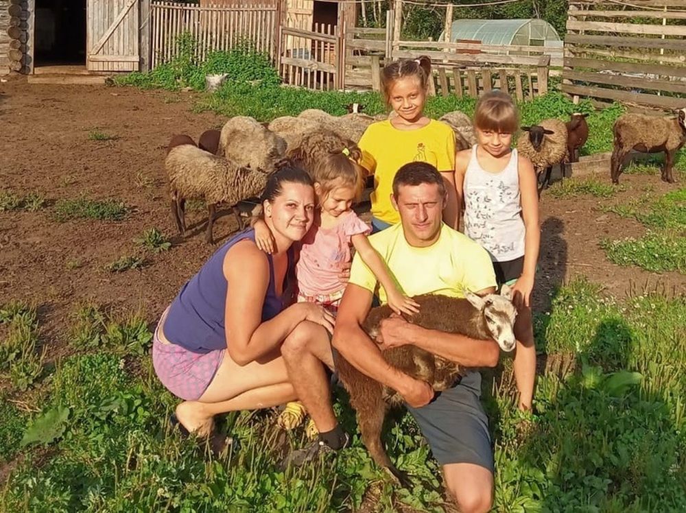 Семья Кузовенко из Бологовского района участвует в конкурсе на лучшее семейное подворье