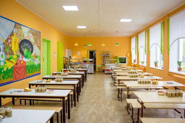 Из школьной столовой в Тверской области создали место для встречи и отдыха