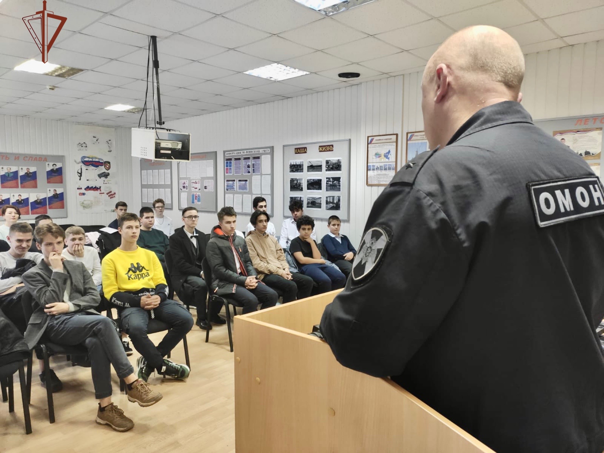 Ученики редкинской школы узнали о работе ОМОН