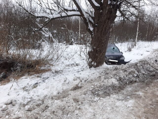 Три человека получили травмы в ДТП на трассе М-10 в Вышневолоцком округе
