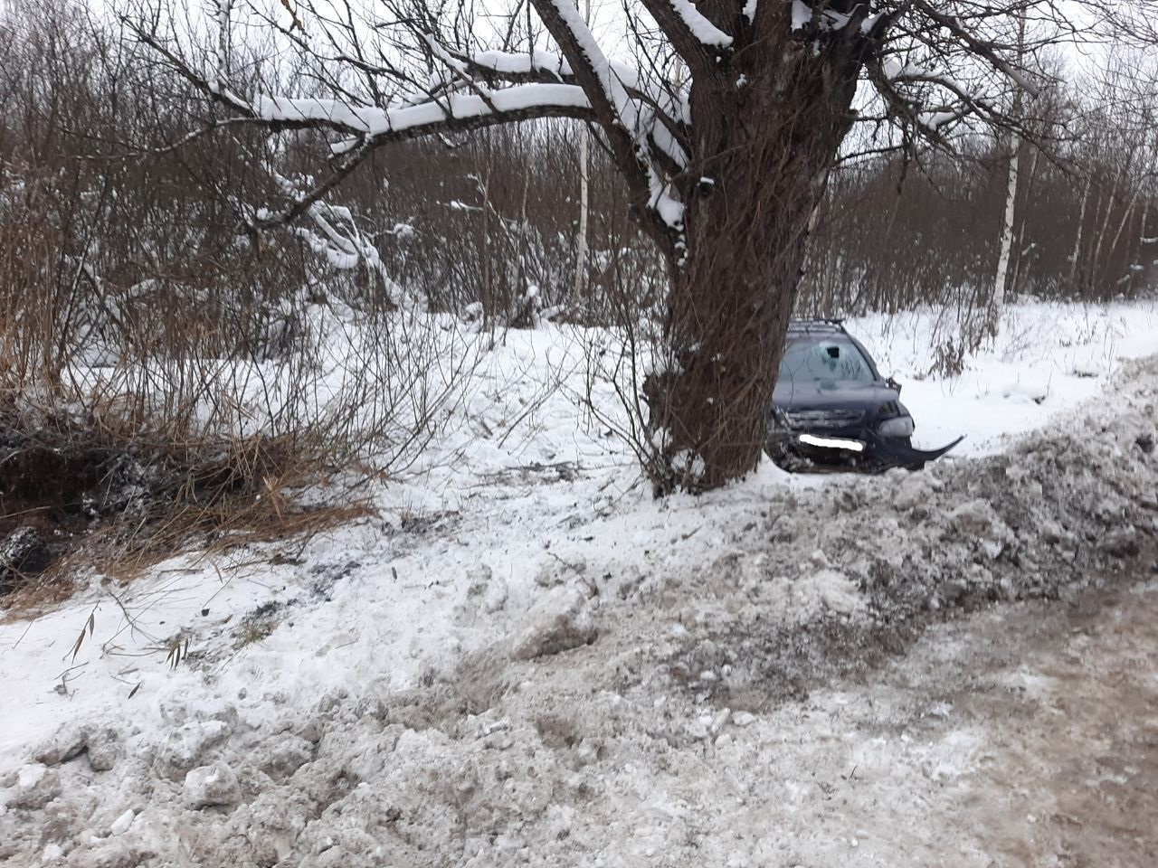 Три человека получили травмы в ДТП на трассе М-10 в Вышневолоцком округе