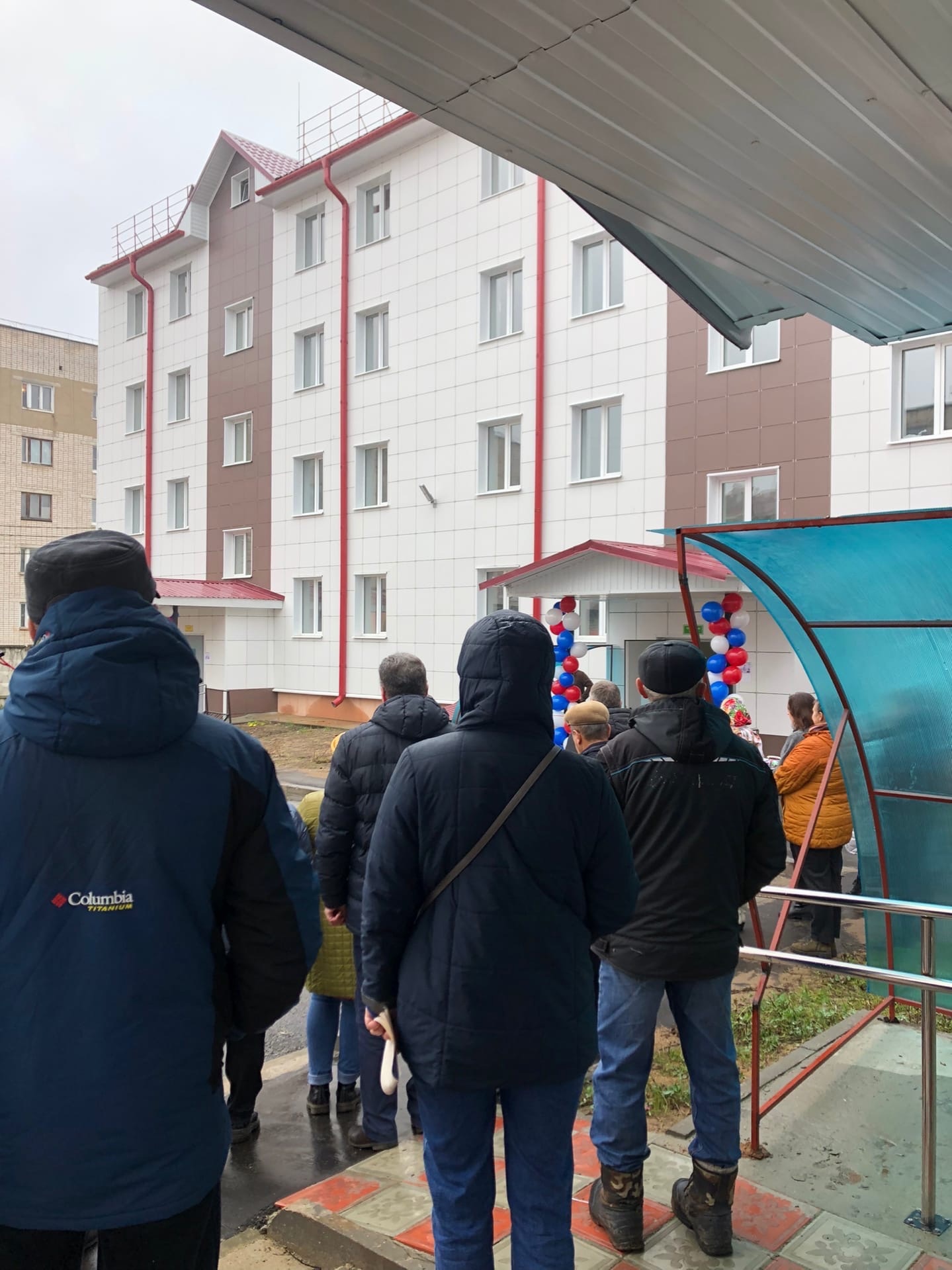 Семьи Нелидова переехали в новые комфортабельные квартиры