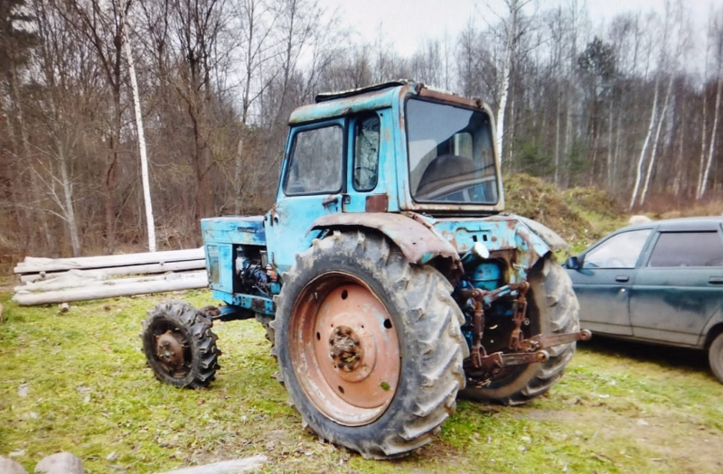 Житель Тверской области обменял легковушку знакомого на чужой трактор