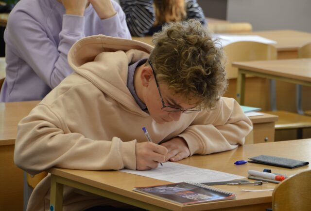 В Твери проходит муниципальный этап всероссийской олимпиады школьников Порядка 5 тысяч учеников из Тверской области приняли участие в отборе на самый масштабный интеллектуальный турнир России