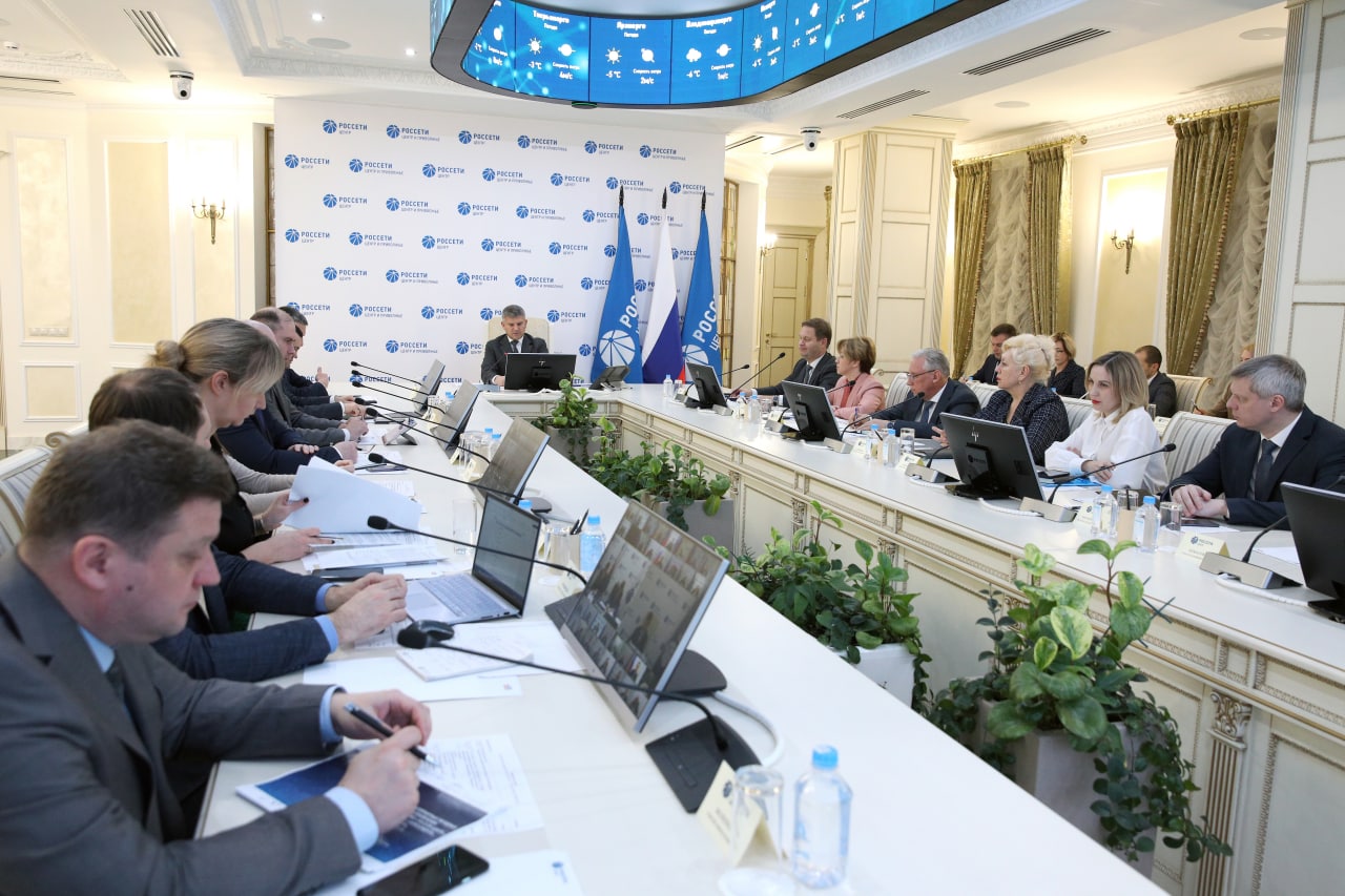 Игорь Маковский: энергетики продолжают аварийно-восстановительные работы и готовятся к новым вызовам непогоды