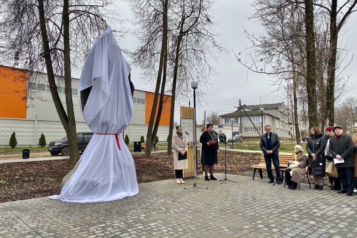 В Тверской области открыли памятник Михаилу Козыреву В Тверской области открыли памятник Михаилу Козыреву