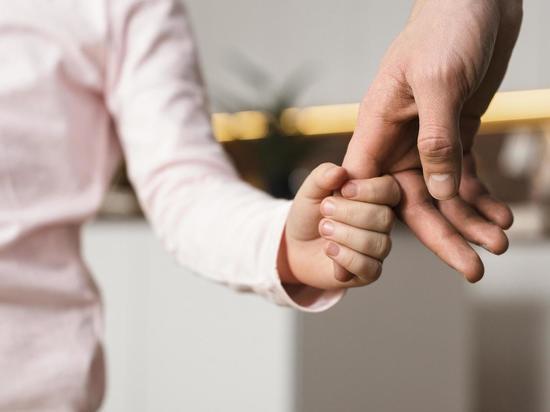 Дети из Лихославля рассказали на камеру о своих папах