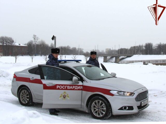 Тверские росгвардейцы задержали подозрительного мужчину с наркотиками в кармане