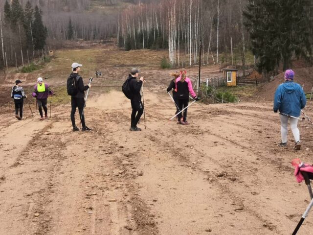 Вышневолоцкие спортсмены отправились в поход без лыж, но с палками