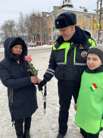 Тверская Госавтоинспекция поздравила женщин с Днём матери