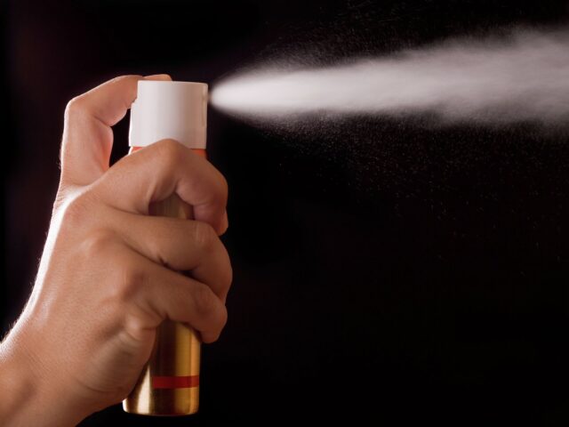 Житель Твери заплатит штраф за то, что распылил на знакомого перцовый баллончик