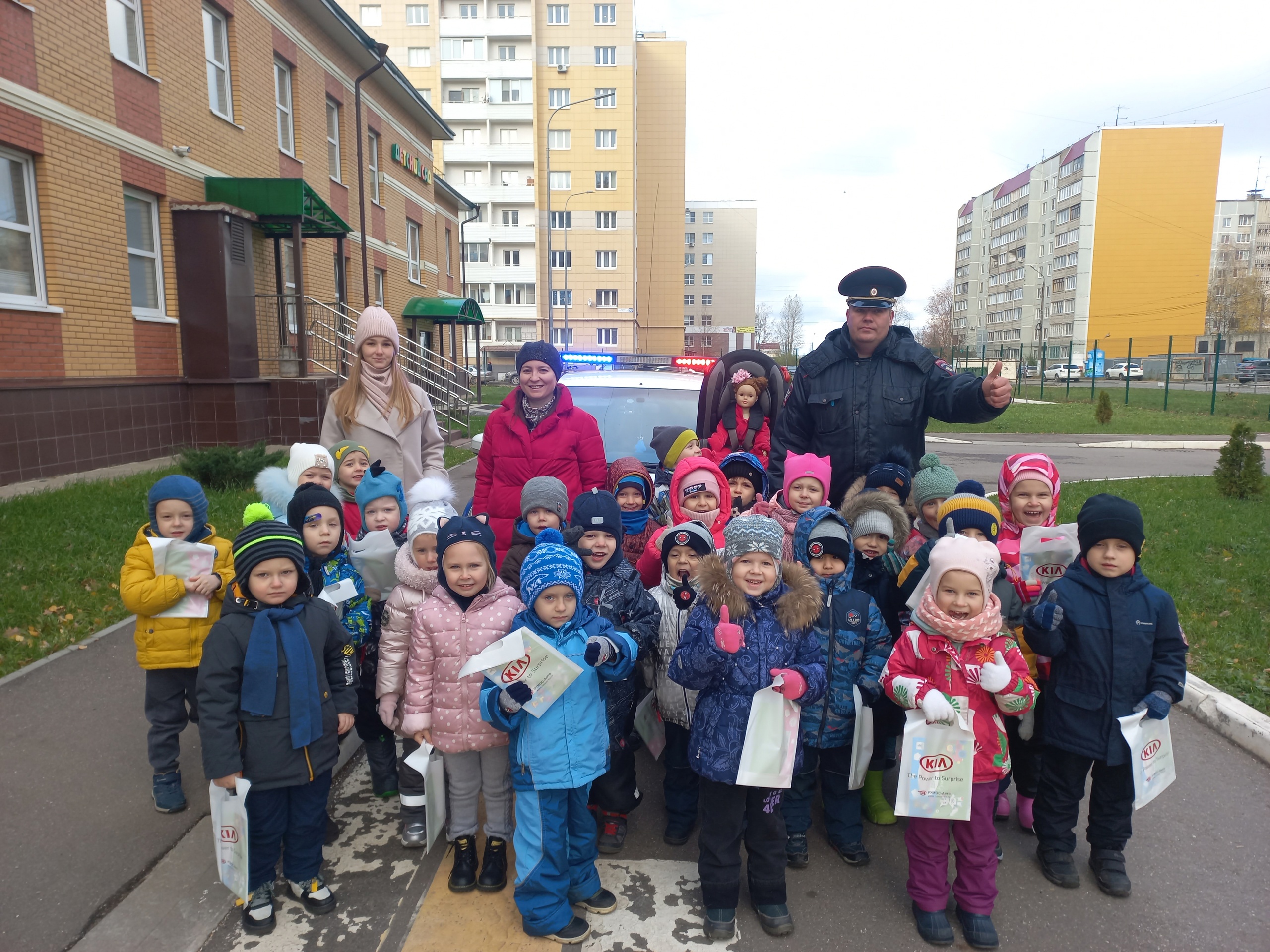 Дошкольники из Твери побывали в «Стране Правил дорожного движения»