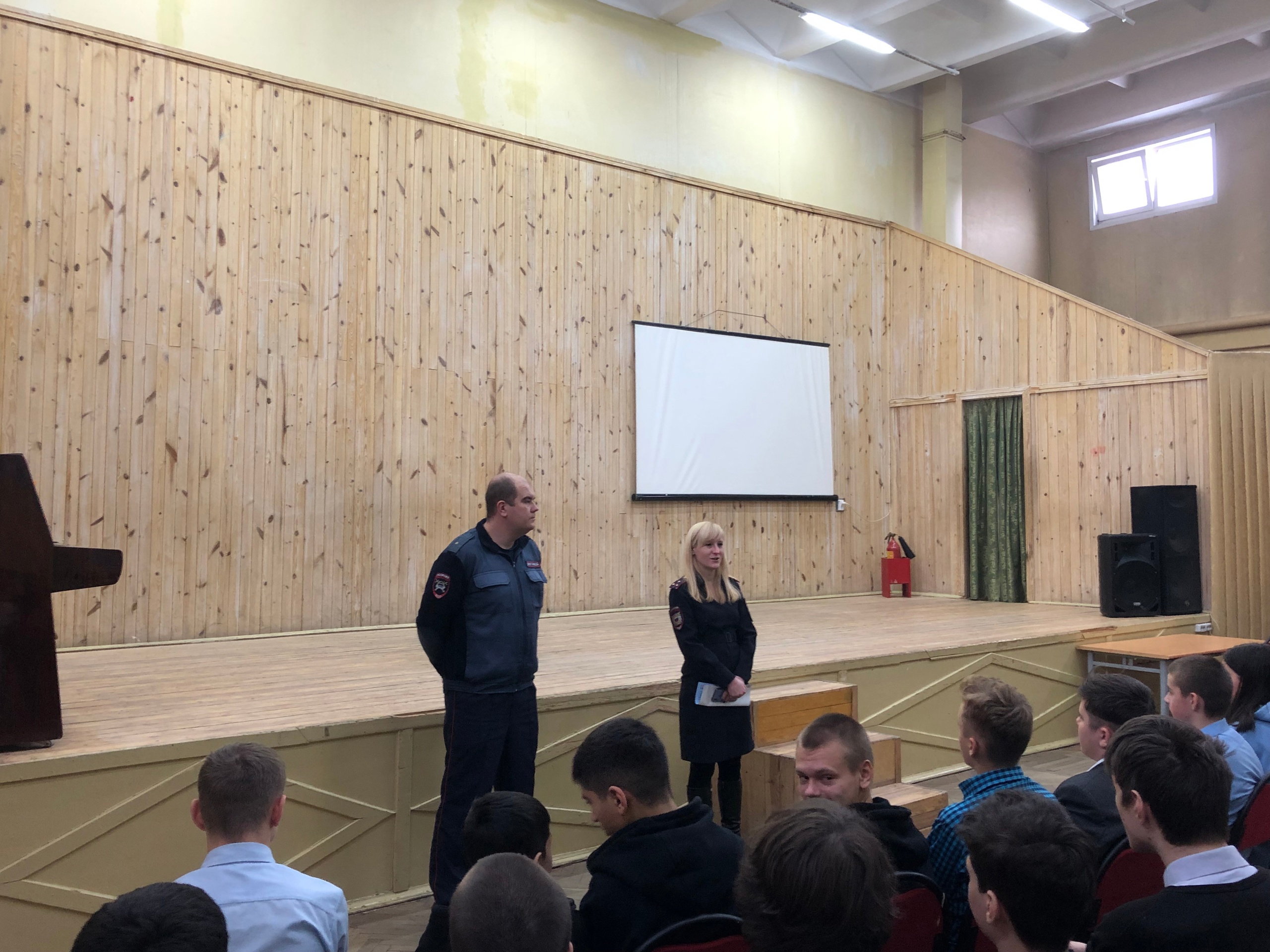 Сотрудники Госавтоинспекции и ПДН провели беседу с восьмиклассниками