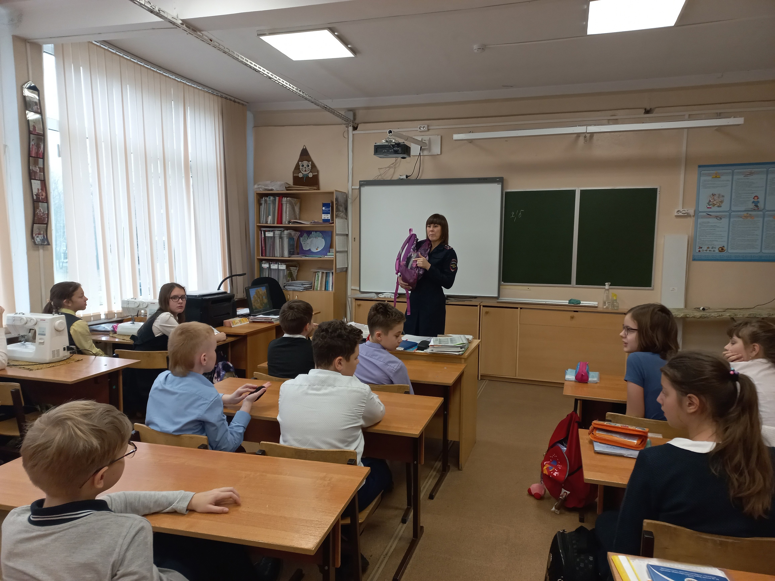 Сотрудники ГИБДД напомнили тверским школьникам правила дорожного движения