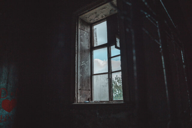 Суд обязал тверскую УК привести в порядок подъезды