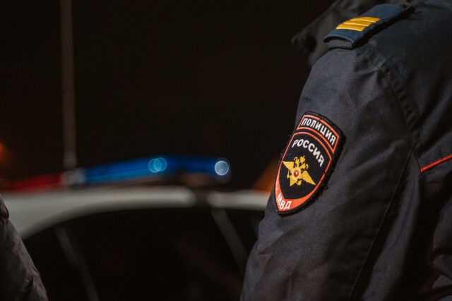 21-летний житель Твери разбил стекло иномарки и украл автомагнитолу В Западной Двине местный житель обокрал несколько дачных участков на 200 тысяч рублей