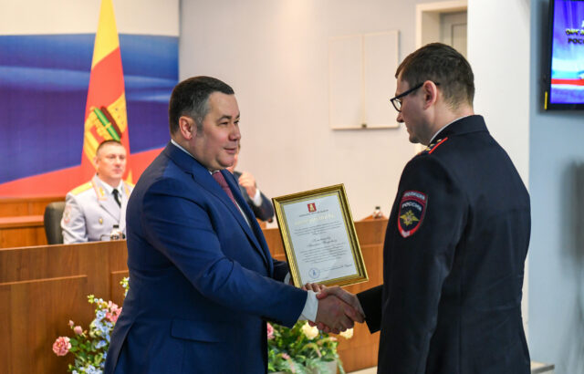 Игорь Руденя вручил награды сотрудникам органов внутренних дел Тверской области Игорь Руденя вручил награды сотрудникам органов внутренних дел Тверской области