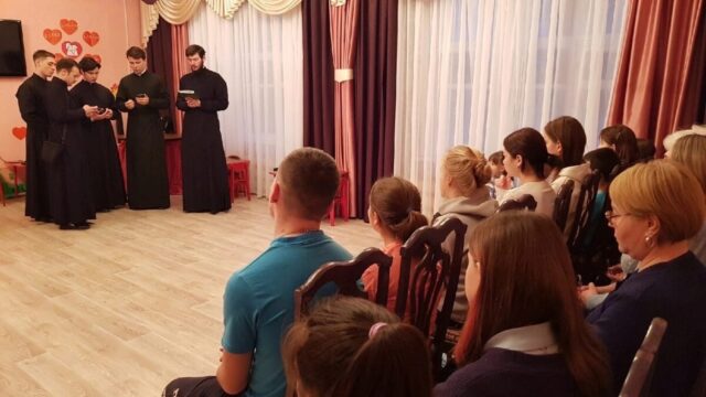 Будущие священники поразили лихославльских детей Будущие священники поразили лихославльских детей