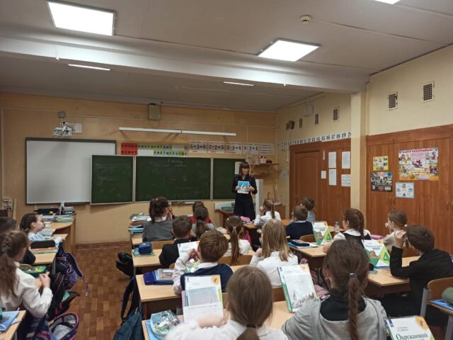 Сотрудники ГИБДД напомнили тверским школьникам правила дорожного движения