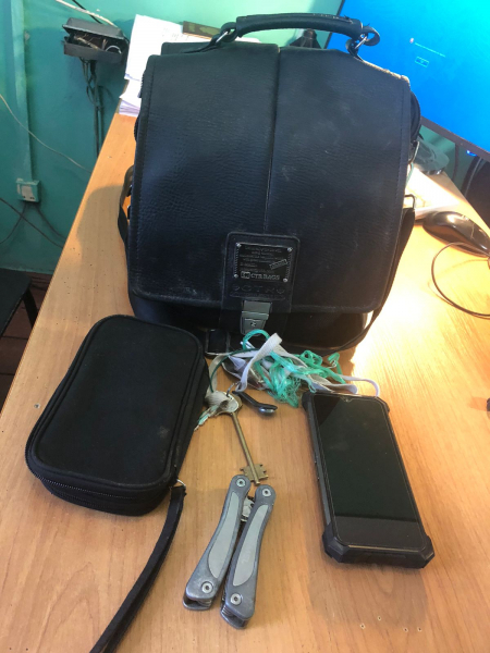 В поселке Тверской области рецидивист обокрал машину