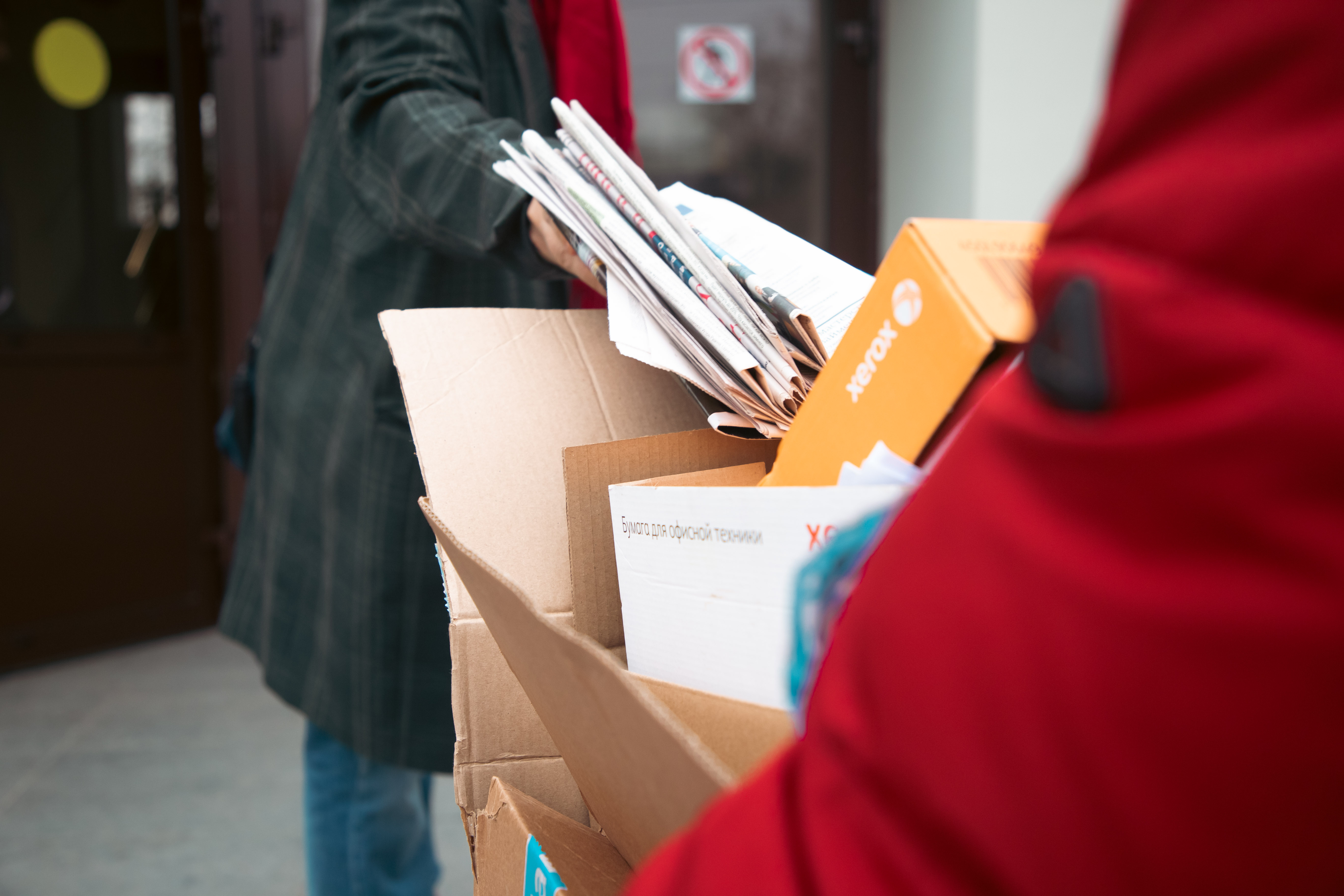 Спасаем деревья: Сотрудники РИА Верхневолжье сдали 150 килограммов макулатуры