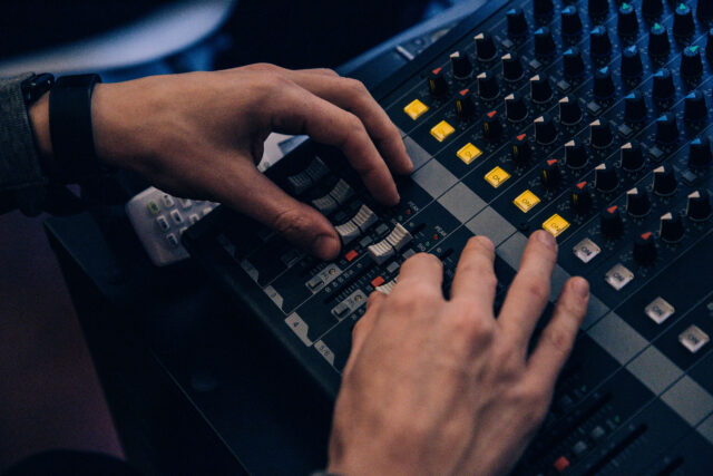 Звездные разборки: Новый альбом группы "Кино", "Вечно молодой" Баста и российский фильм с Натальей Орейро Звездные разборки: Новый альбом группы "Кино", "Вечно молодой" Баста и российский фильм с Натальей Орейро