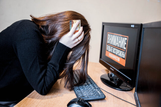 Жительница Твери потеряла 140 тысяч рублей, поверив в крупный выигрыш