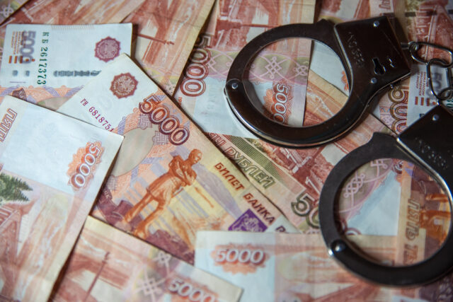 Жителя Тверской области обманули на сайте-двойнике при покупке электросамоката Житель Тверской области рискует отправиться в колонию за кражу денежной выручки