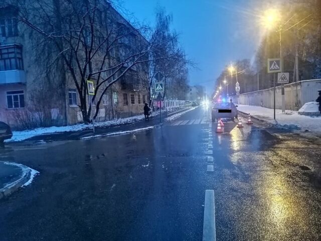 На улице Бобкова в Твери легковушка сбила человека На улице Бобкова в Твери легковушка сбила человека