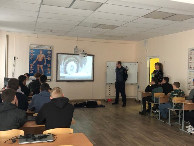 В Твери студенты почтили память погибших в дорожно-транспортных происшествиях