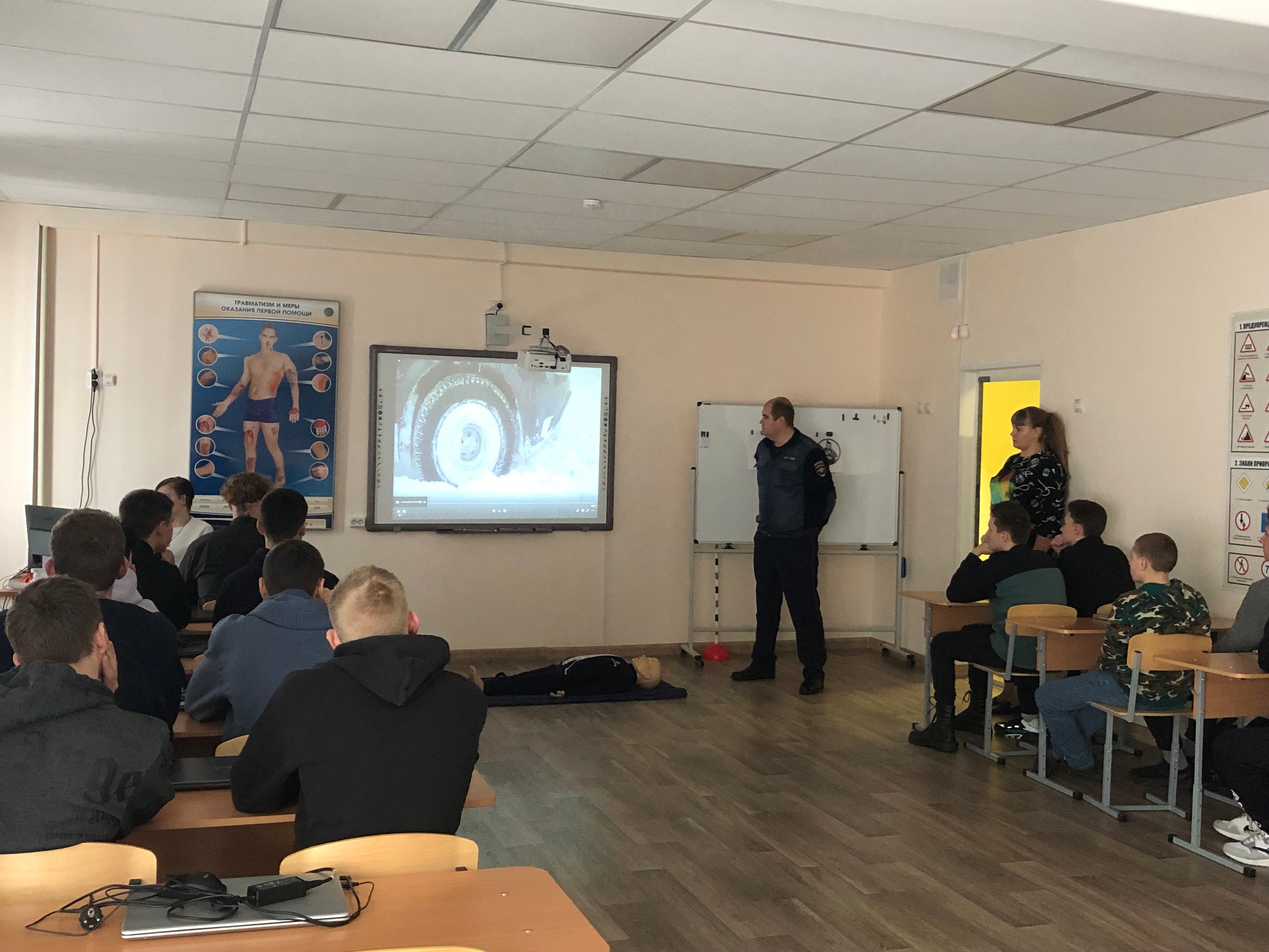 В Твери студенты почтили память погибших в дорожно-транспортных происшествиях