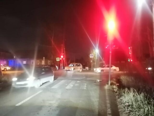 После столкновения двух иномарок в Твери водитель попал в больницу После столкновения двух иномарок в Твери водитель попал в больницу