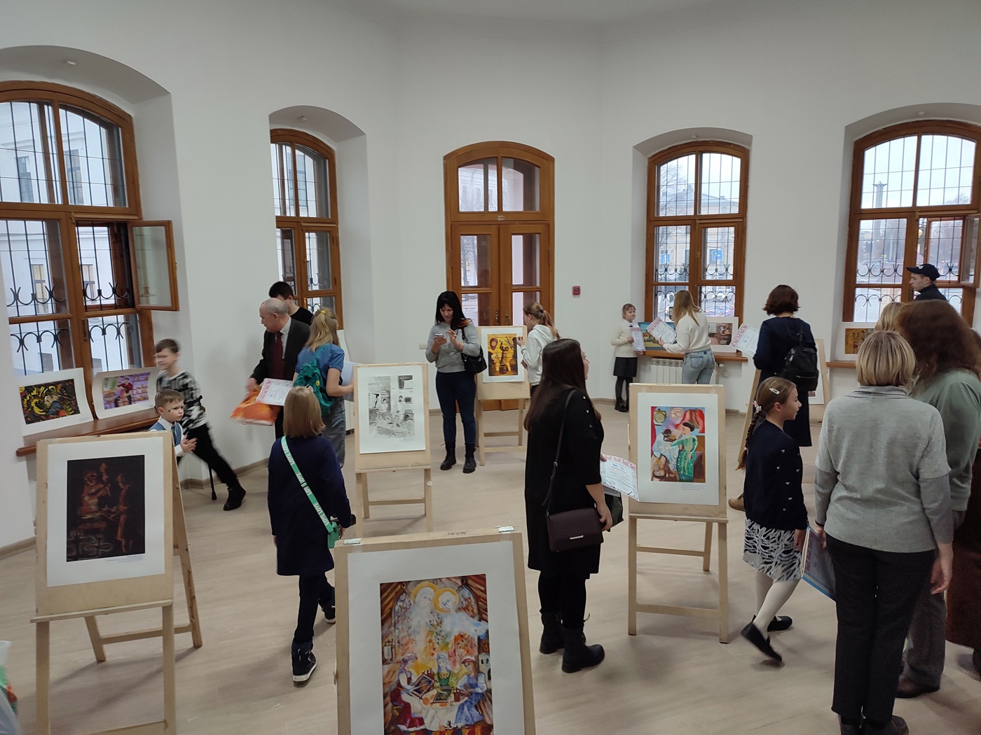 В Твери наградили юных художников-победителей конкурса «Рисуем с музеем»